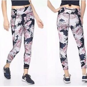 ❤️Athleta Run Free Garden Party Cropped Leggings